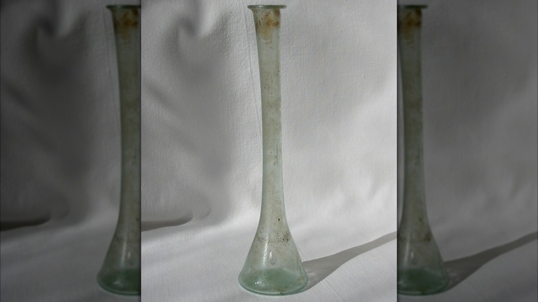 A Roman glass unguentarium similar to the one discovered and analyzed in the study