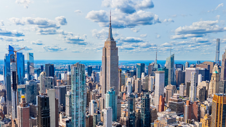 Photograph of Manhattan with the Empire State Building in center