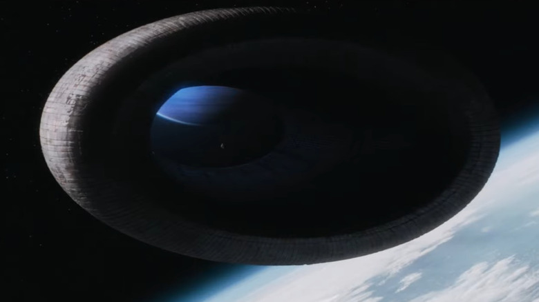Heighliner floating above planet and folding space