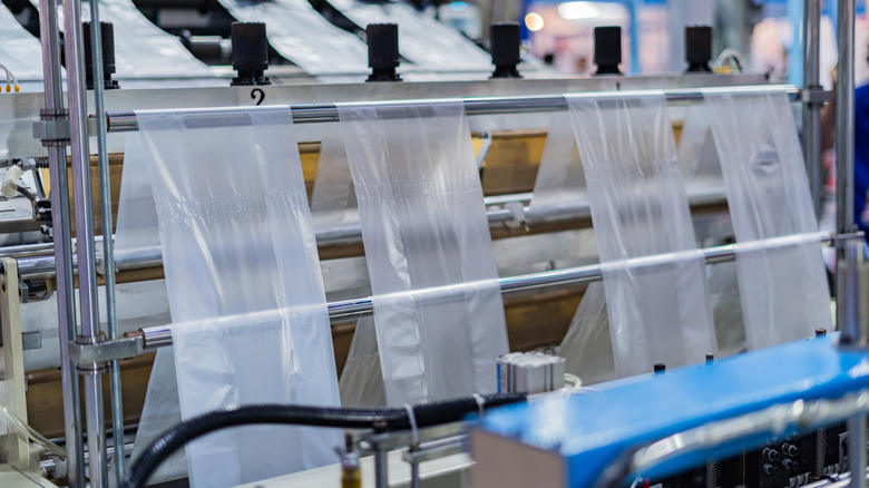 Plastic bag manufacturing machine