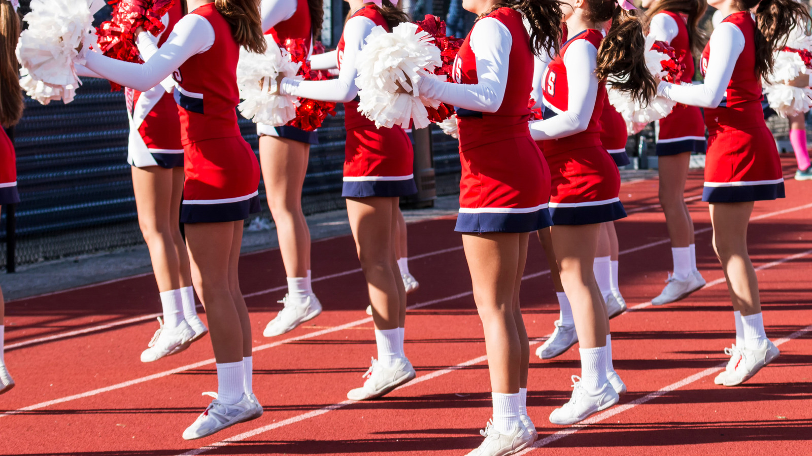Scientists Still Can't Explain The Reasons Behind The 'Cheerleader Effect'