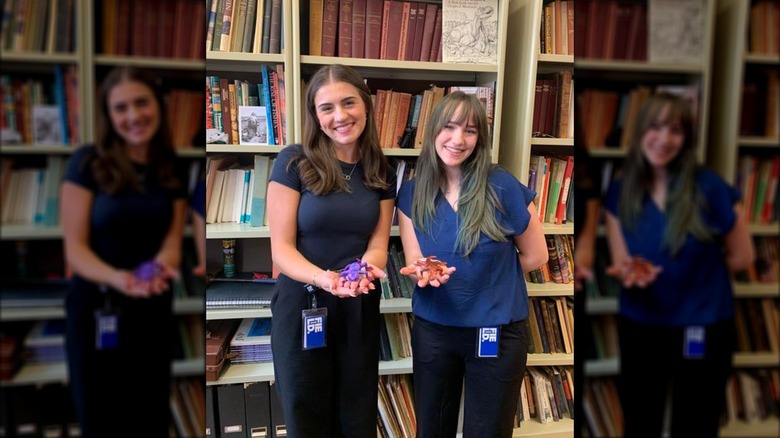 Allison Sefcovic and Payton Kohlberg hold epoxy sculptures of their new species, Jeanerpeton mazonensis