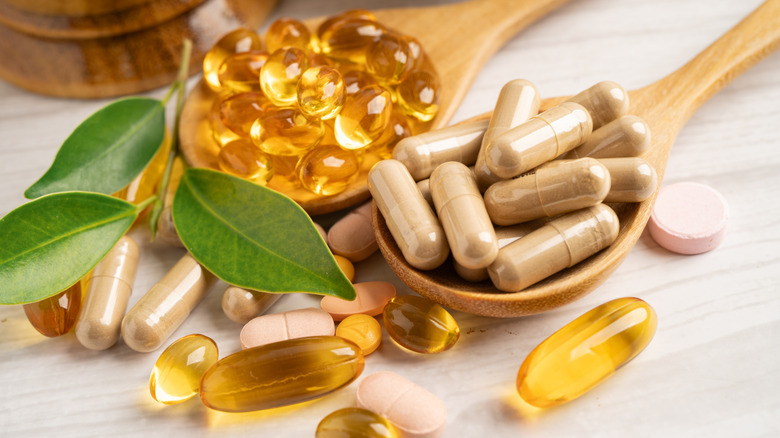 A pile of dietary supplement capsules