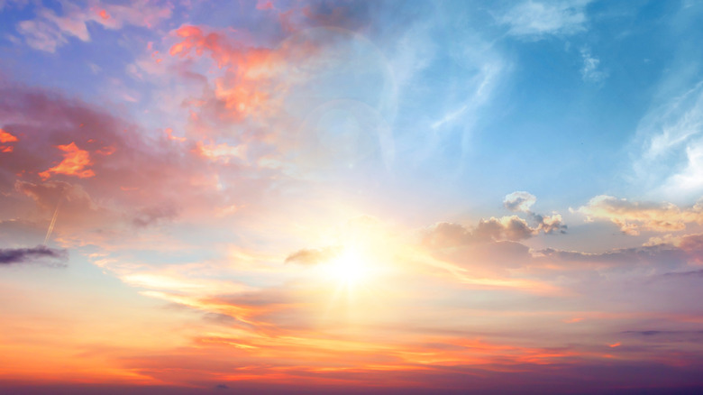 Sunlight appearing red as it hits the clouds