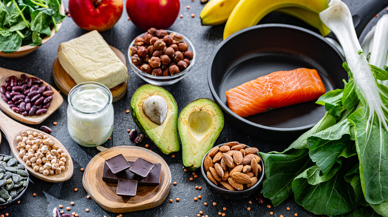 Variety of foods that are rich in magnesium