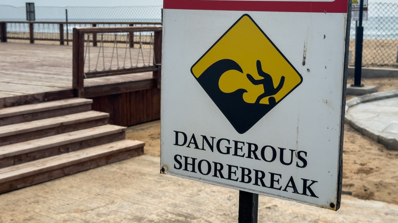 A warning sign for dangerous shorebreak.