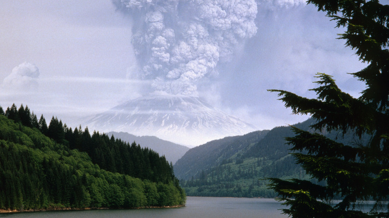 Mt St Helens eruption