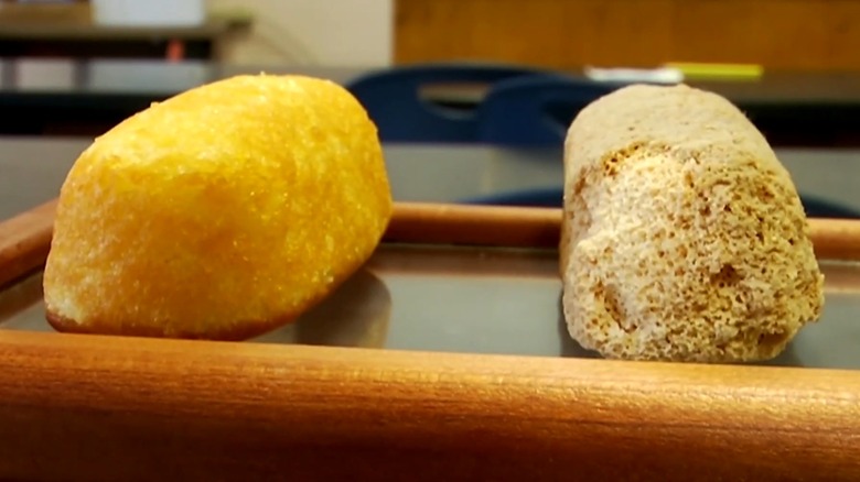 Comparison of a fresh Twinkie (left) to a 43-year-old Twinkie
