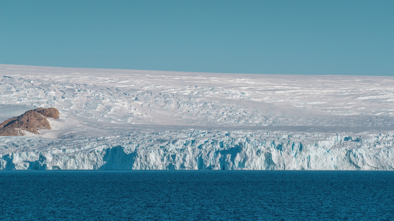 A landscape view of rhe continental margin in Prydz bay, Antarctica